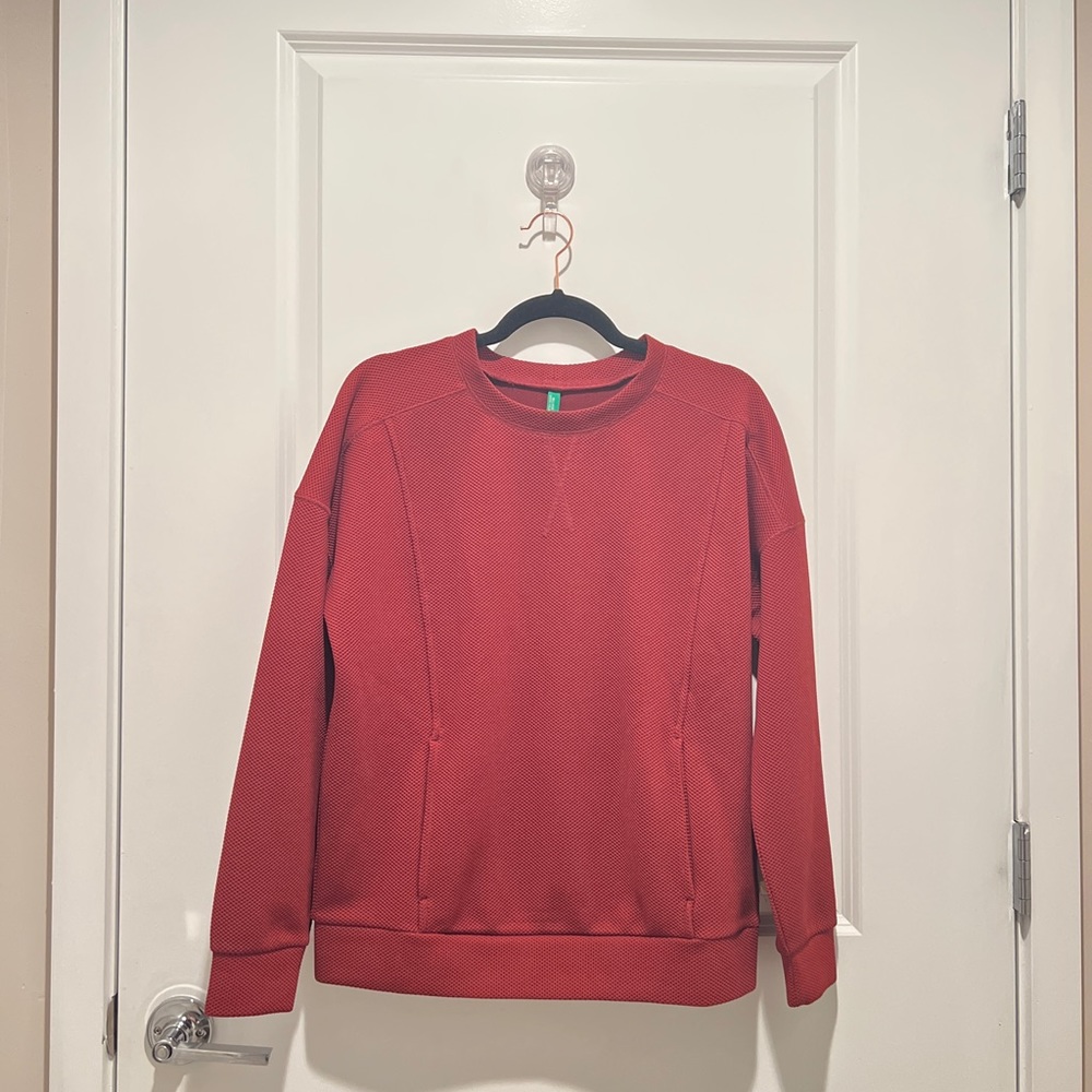 UNITED COLORS OF BENETTON SWEATER. NEVER WORN BEFORE. EXCELLENT CONDITION.